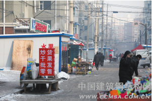 彩鋼房霸占人行道 所屬街道稱未接到通知